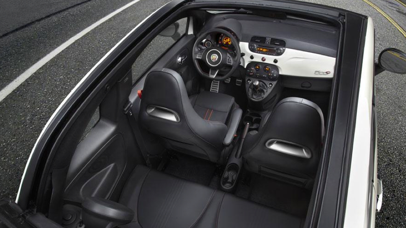 Illustration for article titled Fiat 500c Abarth: Being Topless Just Makes It Sexier